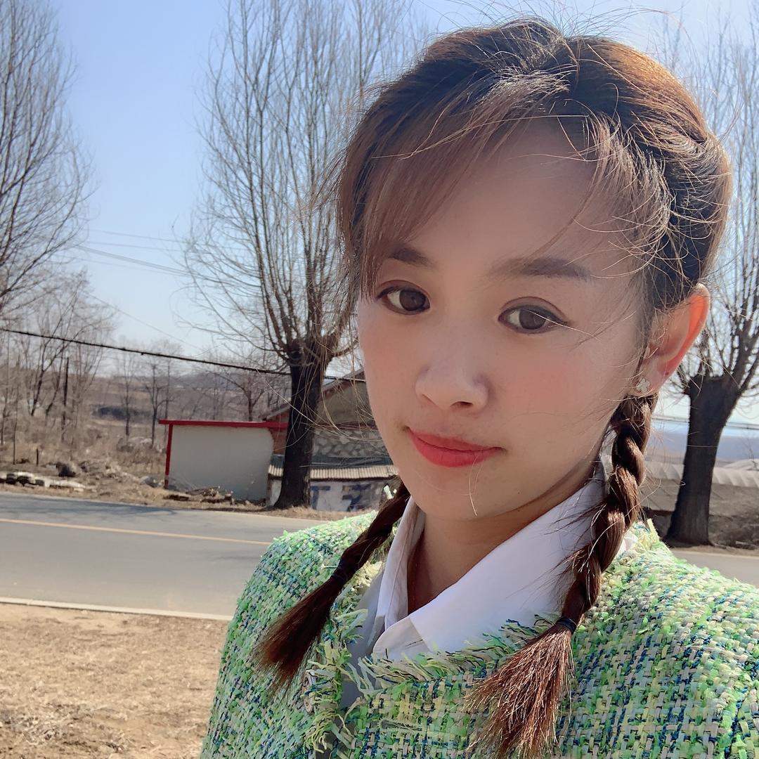 村里姑娘云云