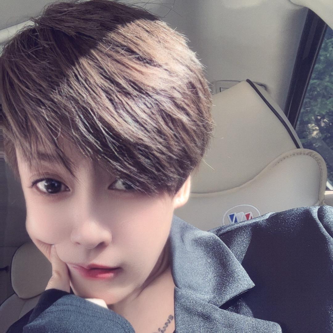 ೪以女王的霸气จุ๊บ俯视天下\_