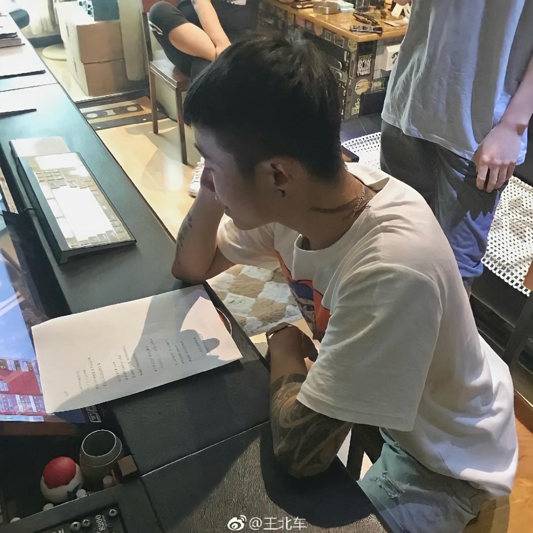 一个冷漠的男人