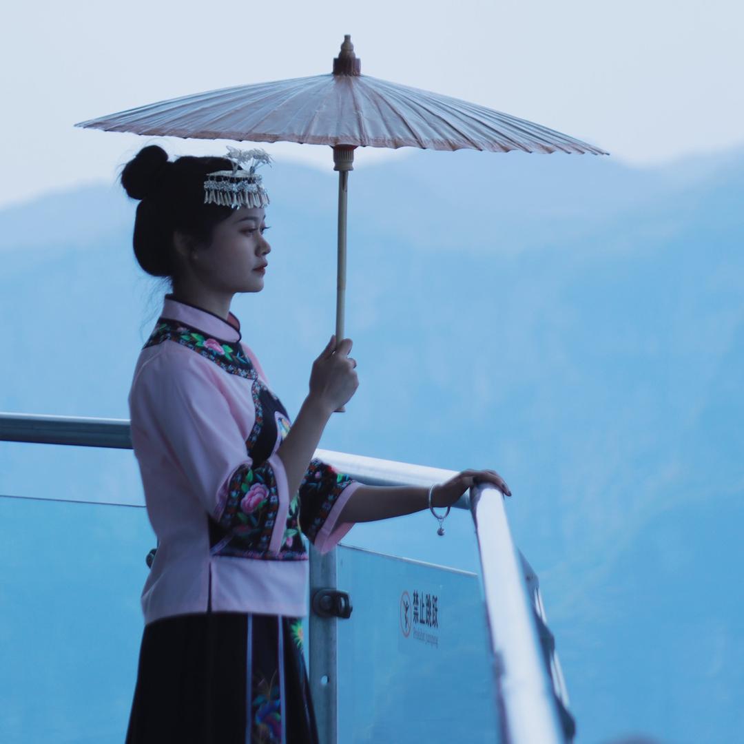 张家界导游小雨