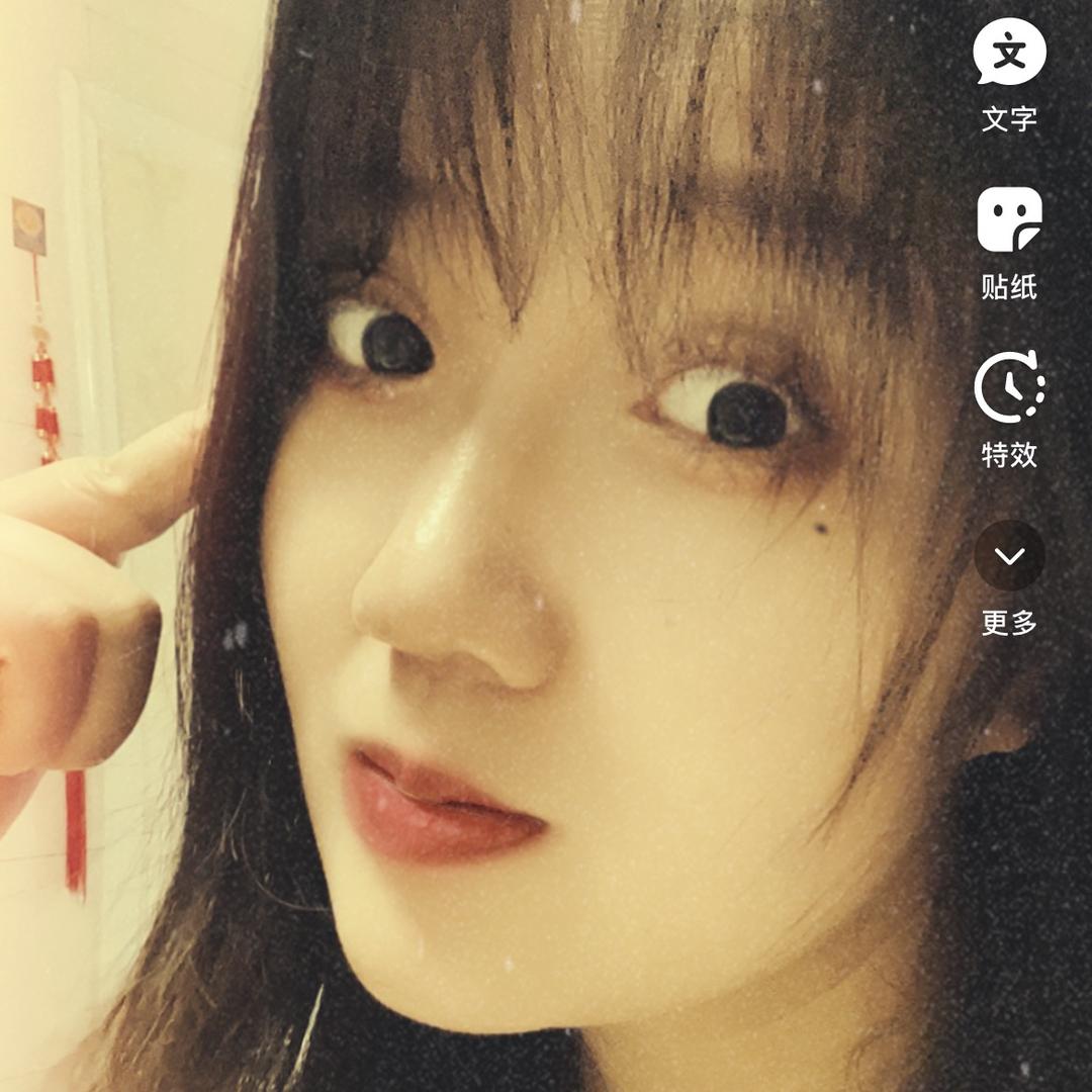 修手机的小姐姐