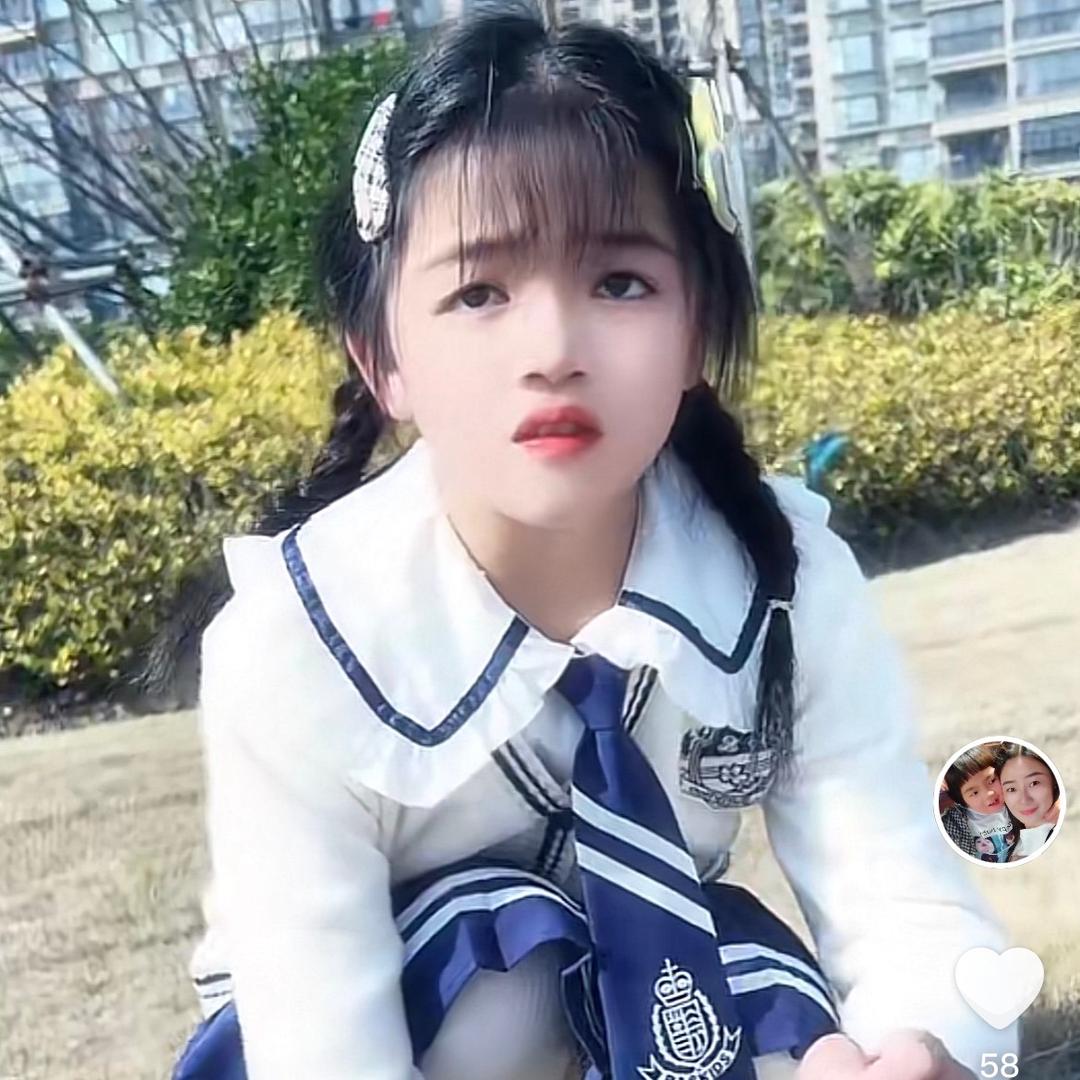 茜