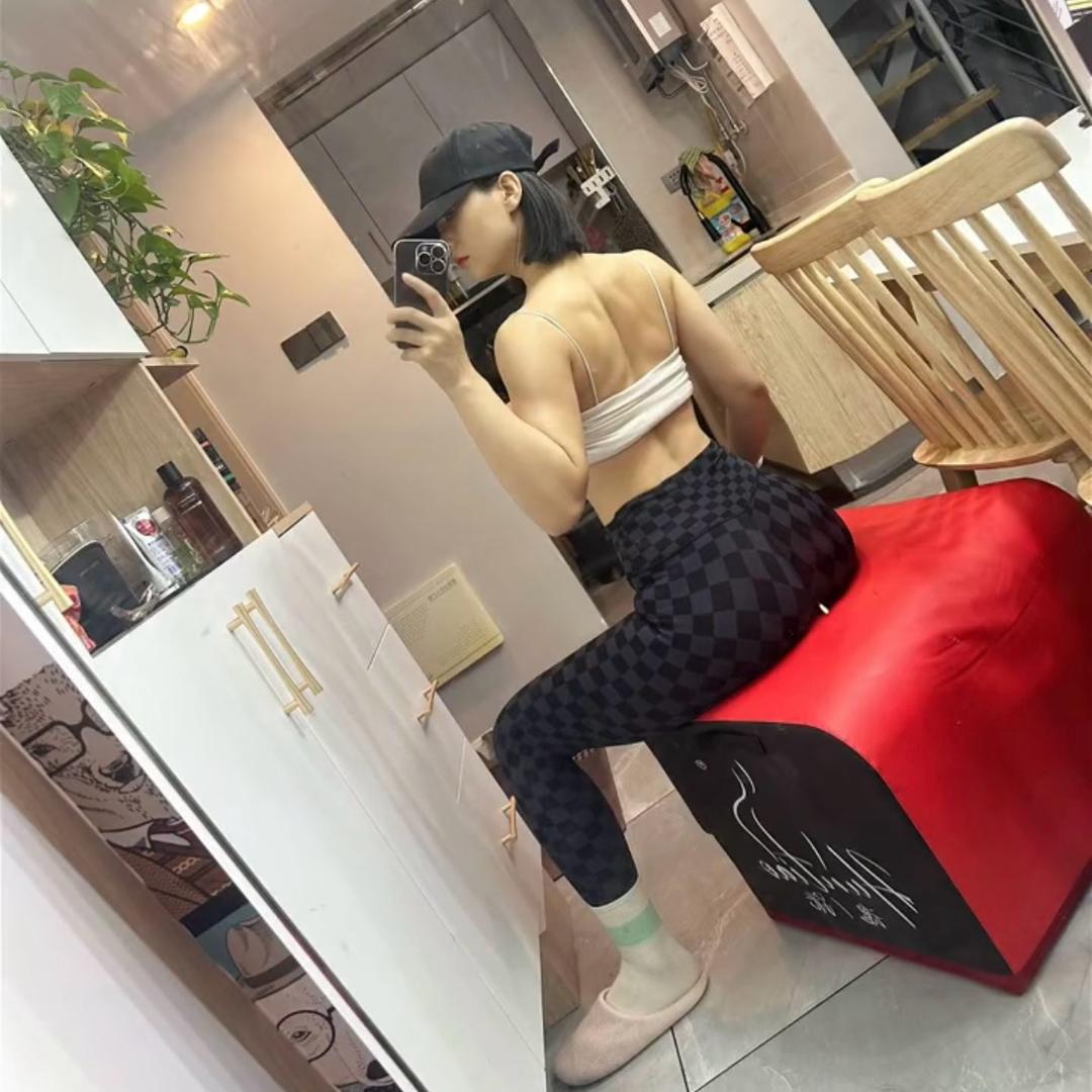 二姐爱撸铁