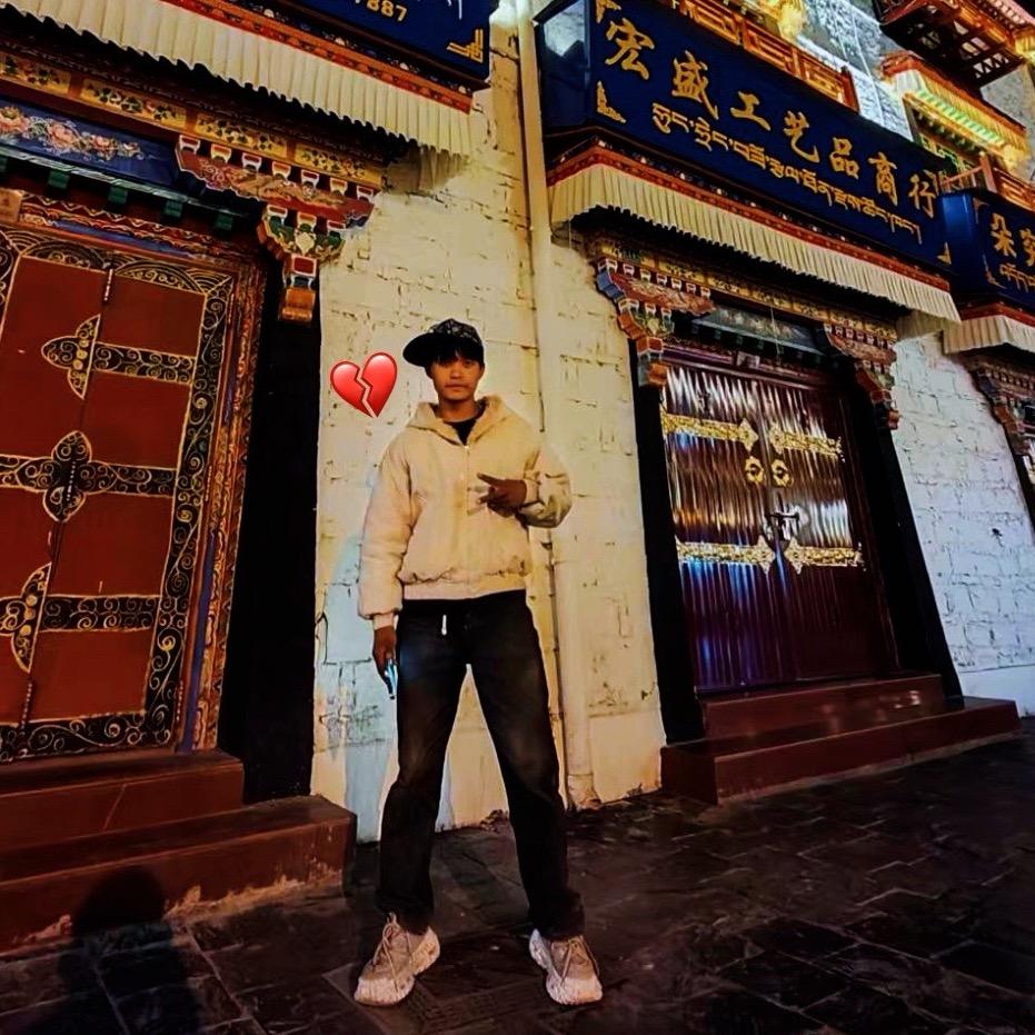 ཨོ་ལོ།\小贡