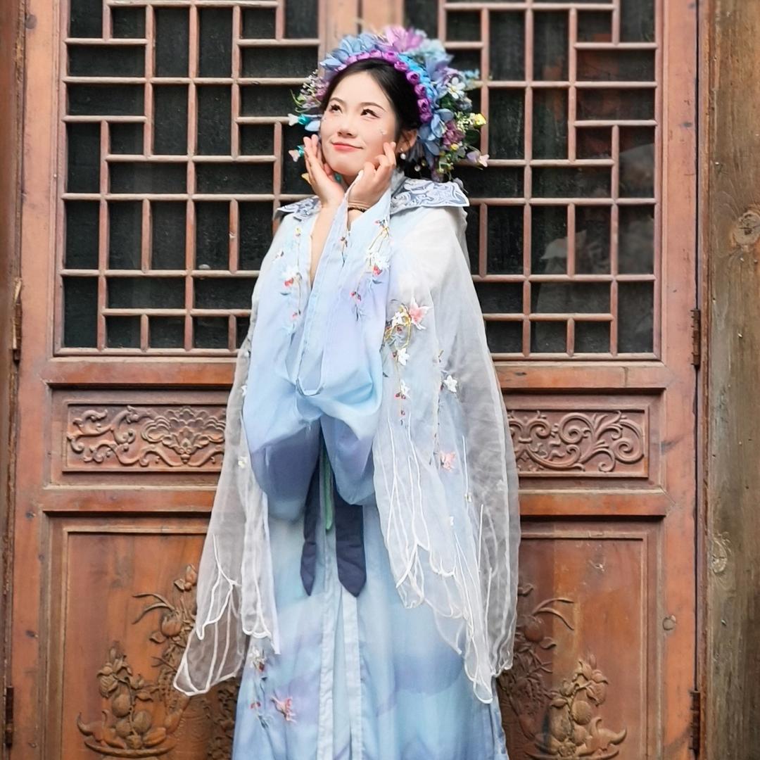 草莓熊阿姨