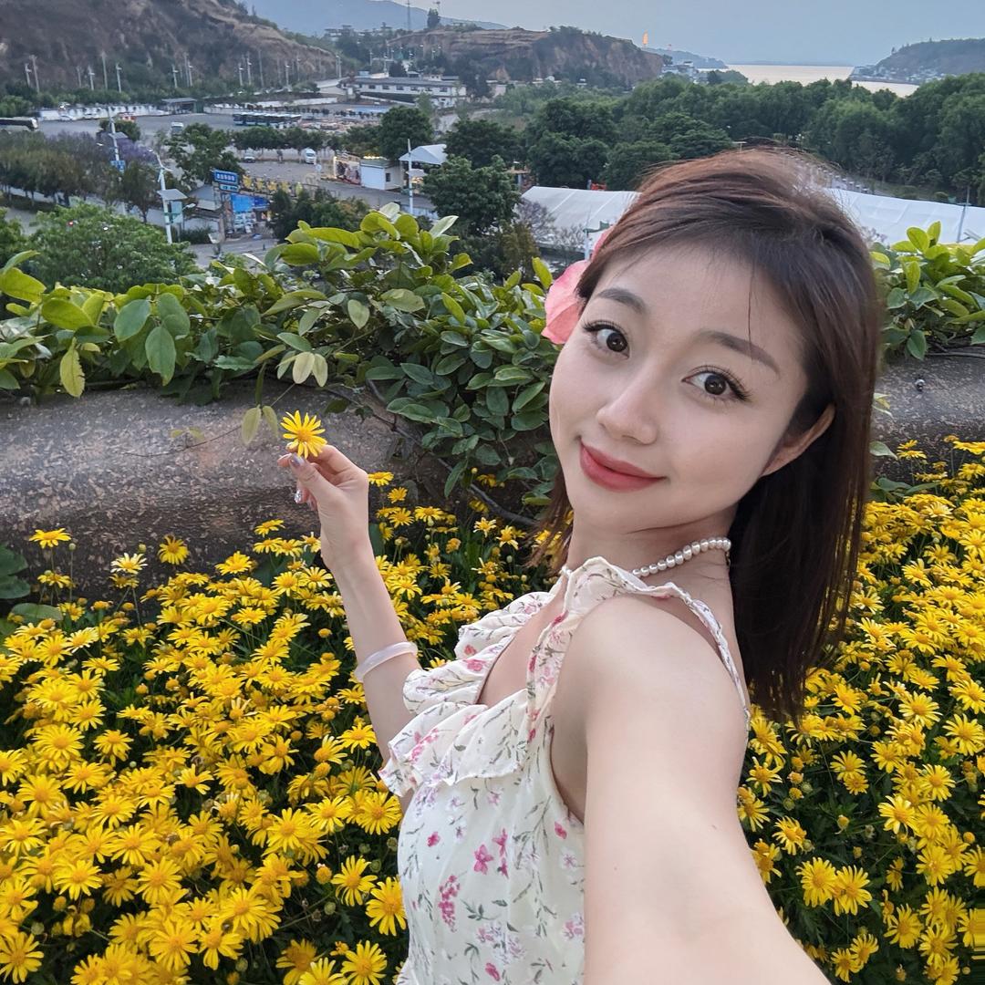 是丽英吖✨（跳舞且生活中）