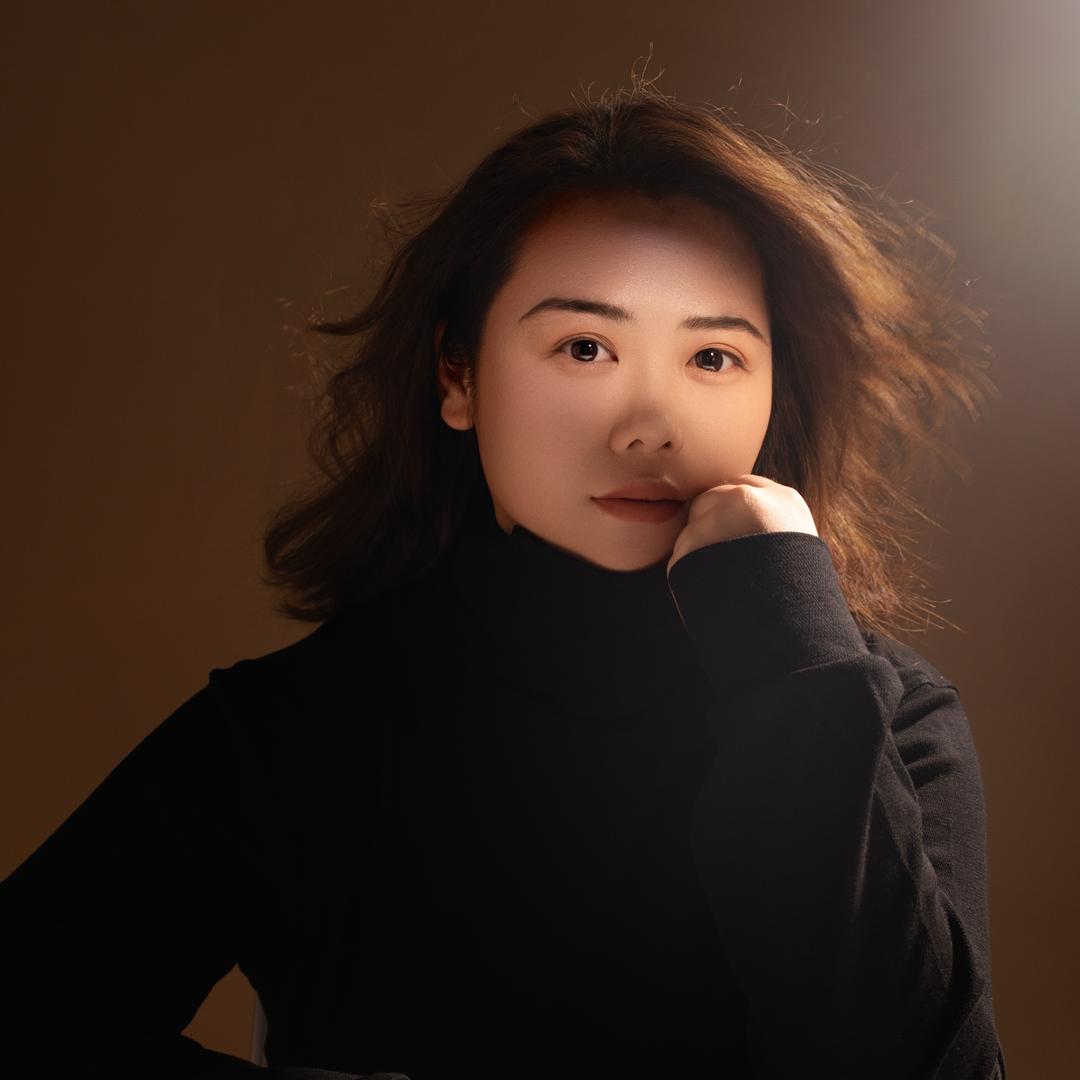 扛着相机的Nana📷