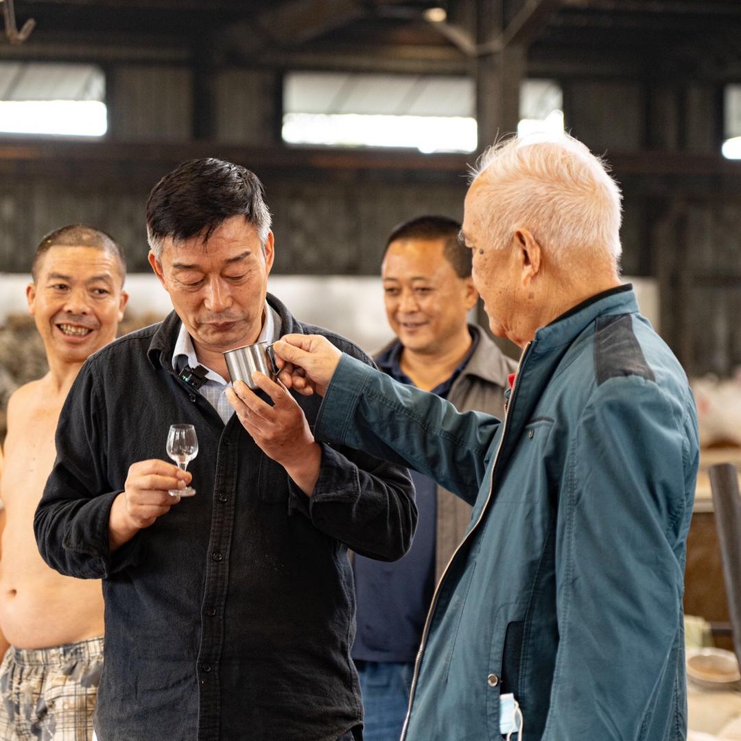 左厂长（东方鼎口粮酒）
