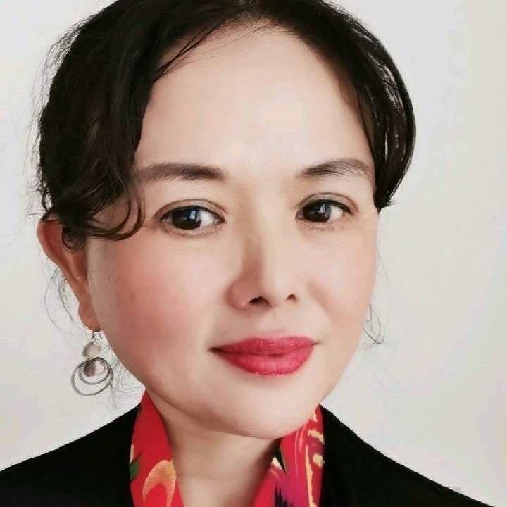 英子.