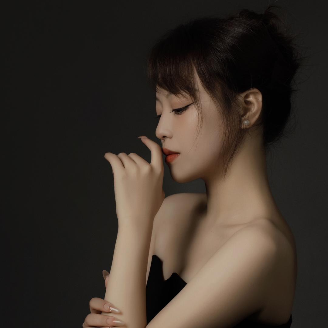 周周（鱼子酱传媒）