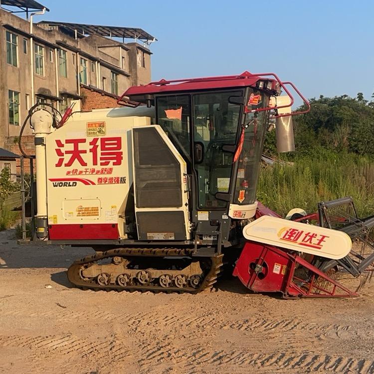 开烂收割机的张师傅