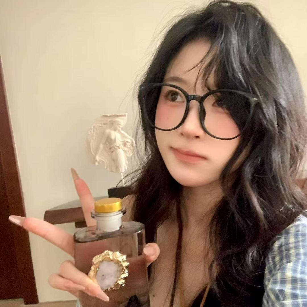 贴贴耳汤一沫