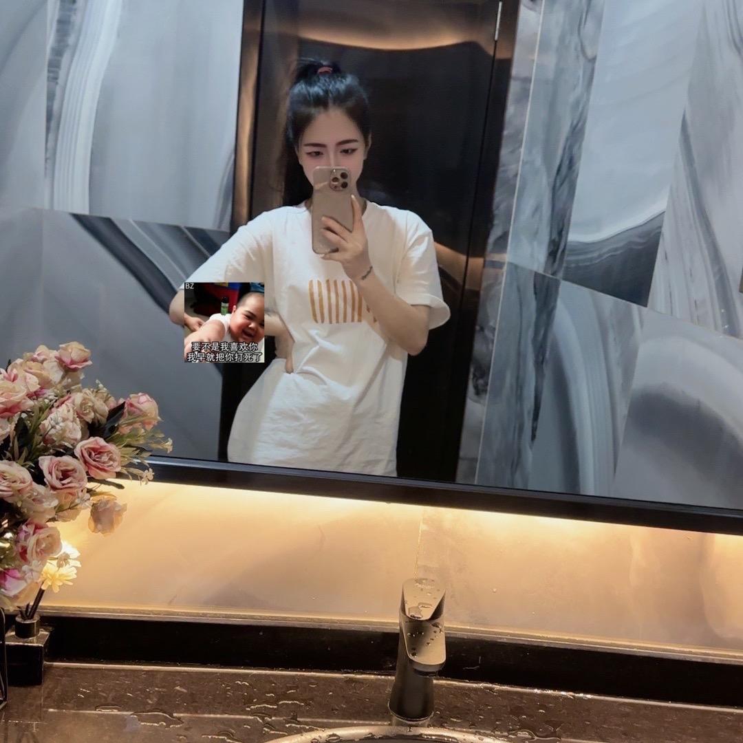 敏敏.