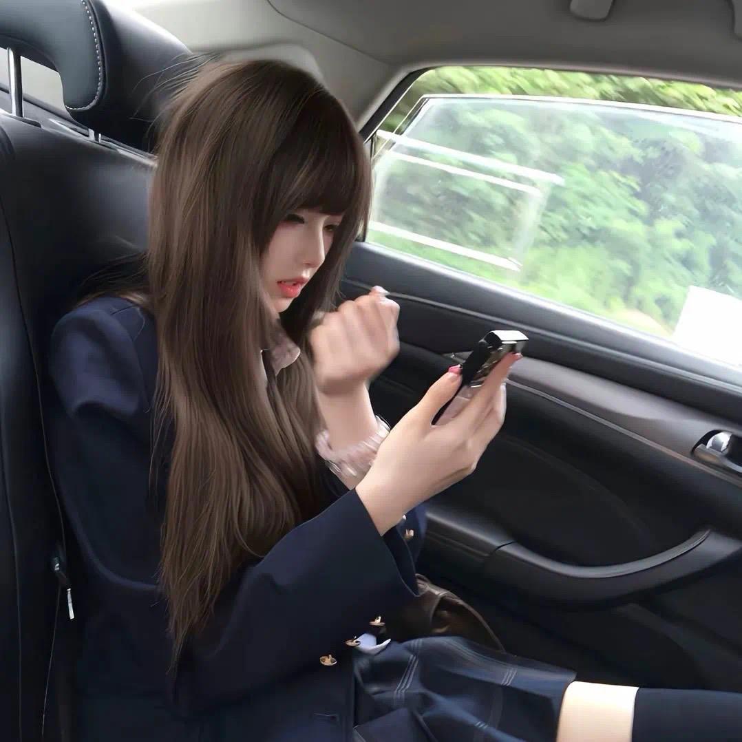 忧郁农村喂鸡妹