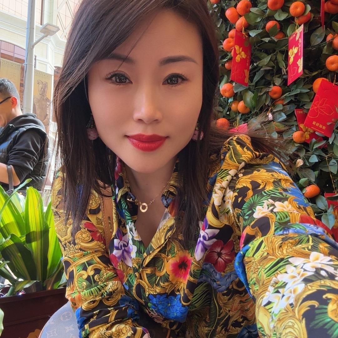 开宾利的小姐姐（雄安小女人高端婚车）