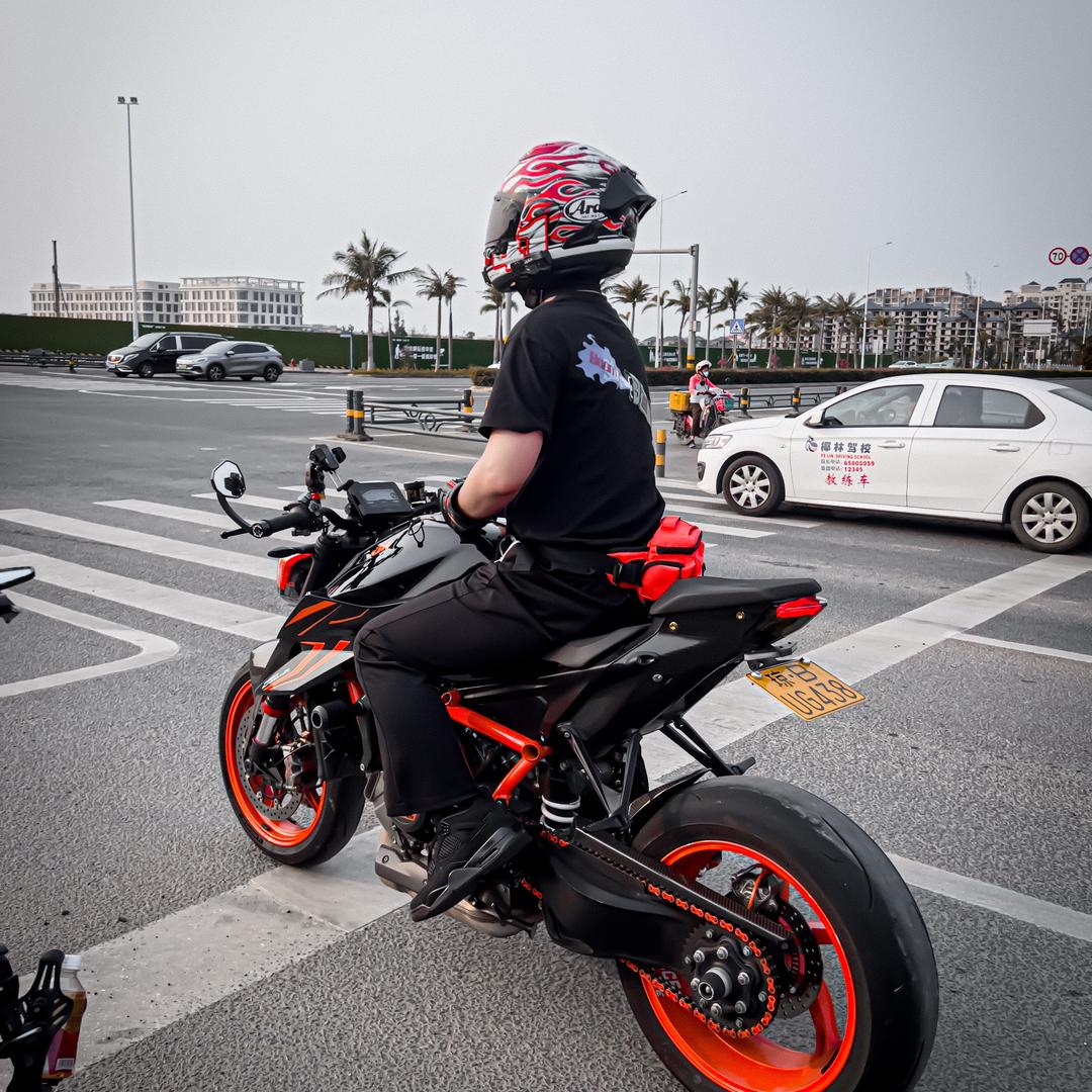 大雄骑行装备（二手装备 头盔贴膜）