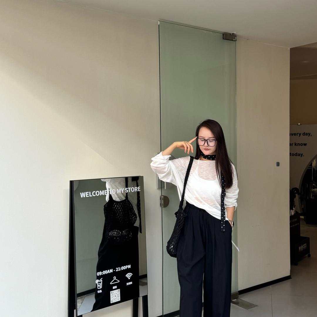 巴中市SEPT•STUDIO服装店