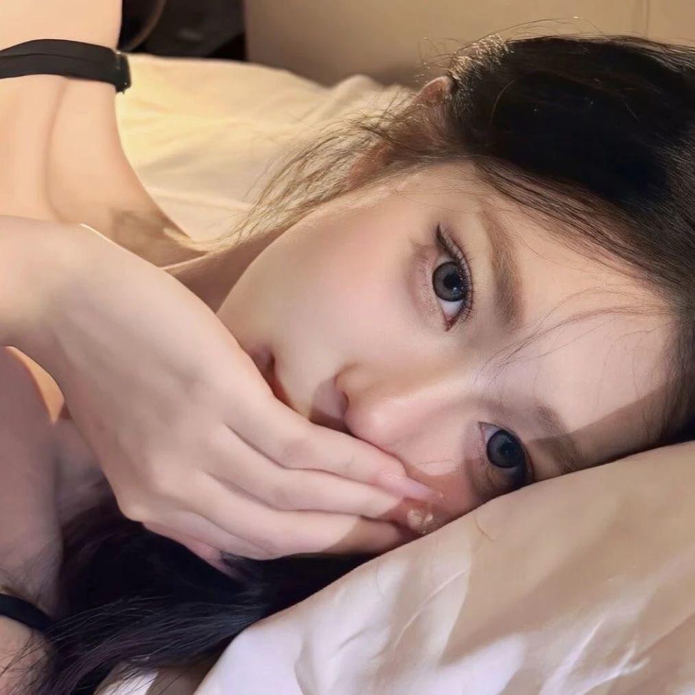 依依