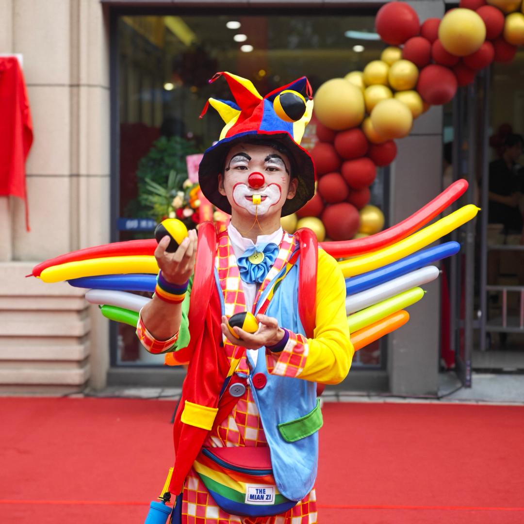 小丑仲帛