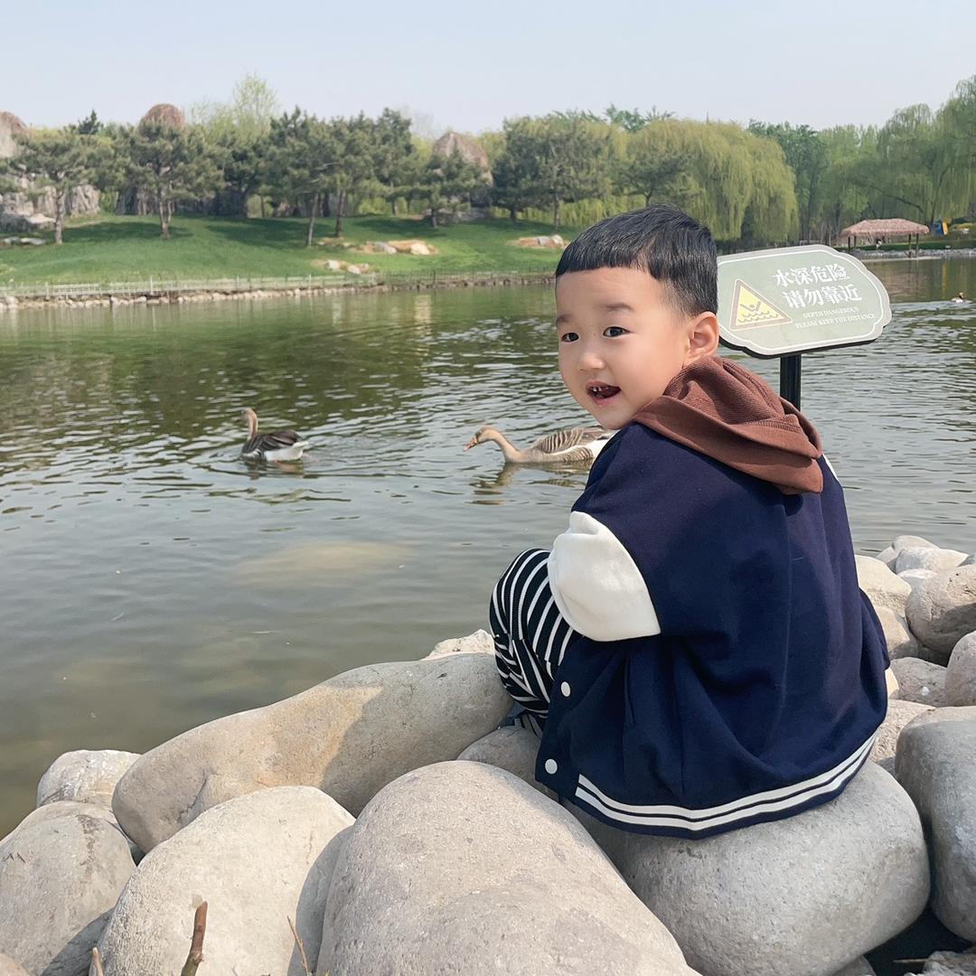 爱玩陀螺的溢大爷