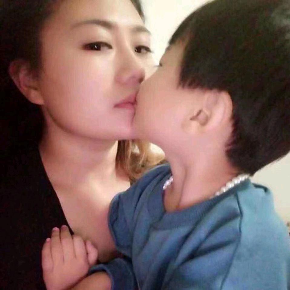 柠檬不萌但很酸