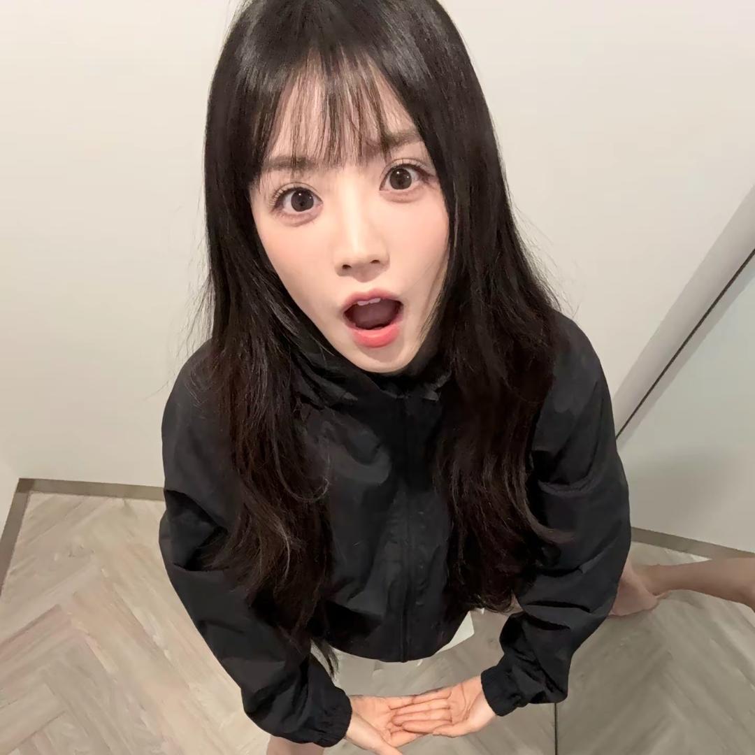愛照婧子.