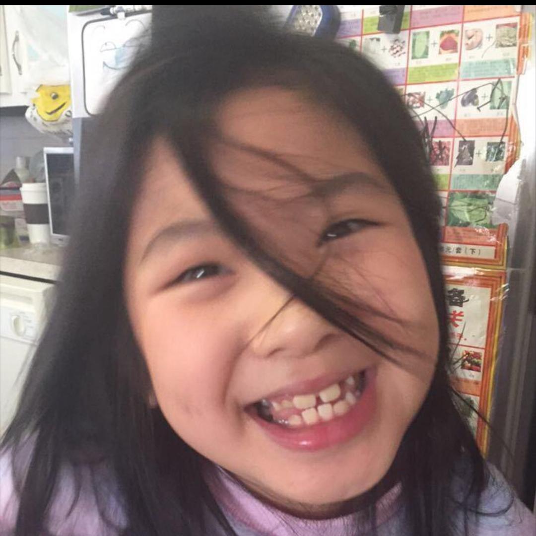 微微的笑像小孩