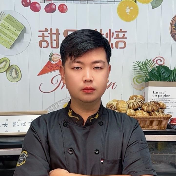 做烘焙的白小优