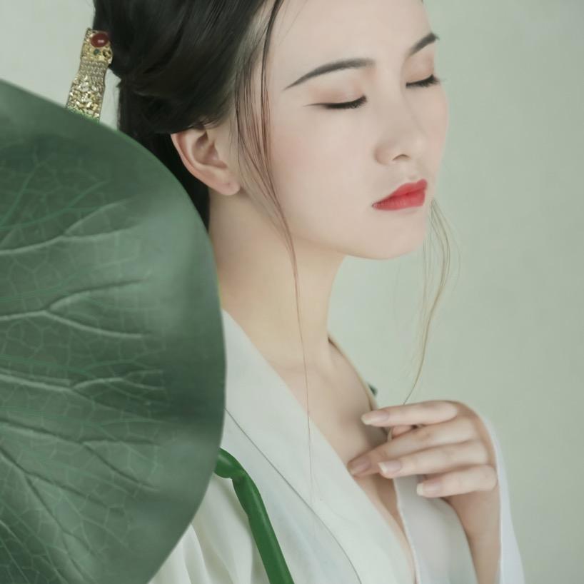 泪眼问花 花不语