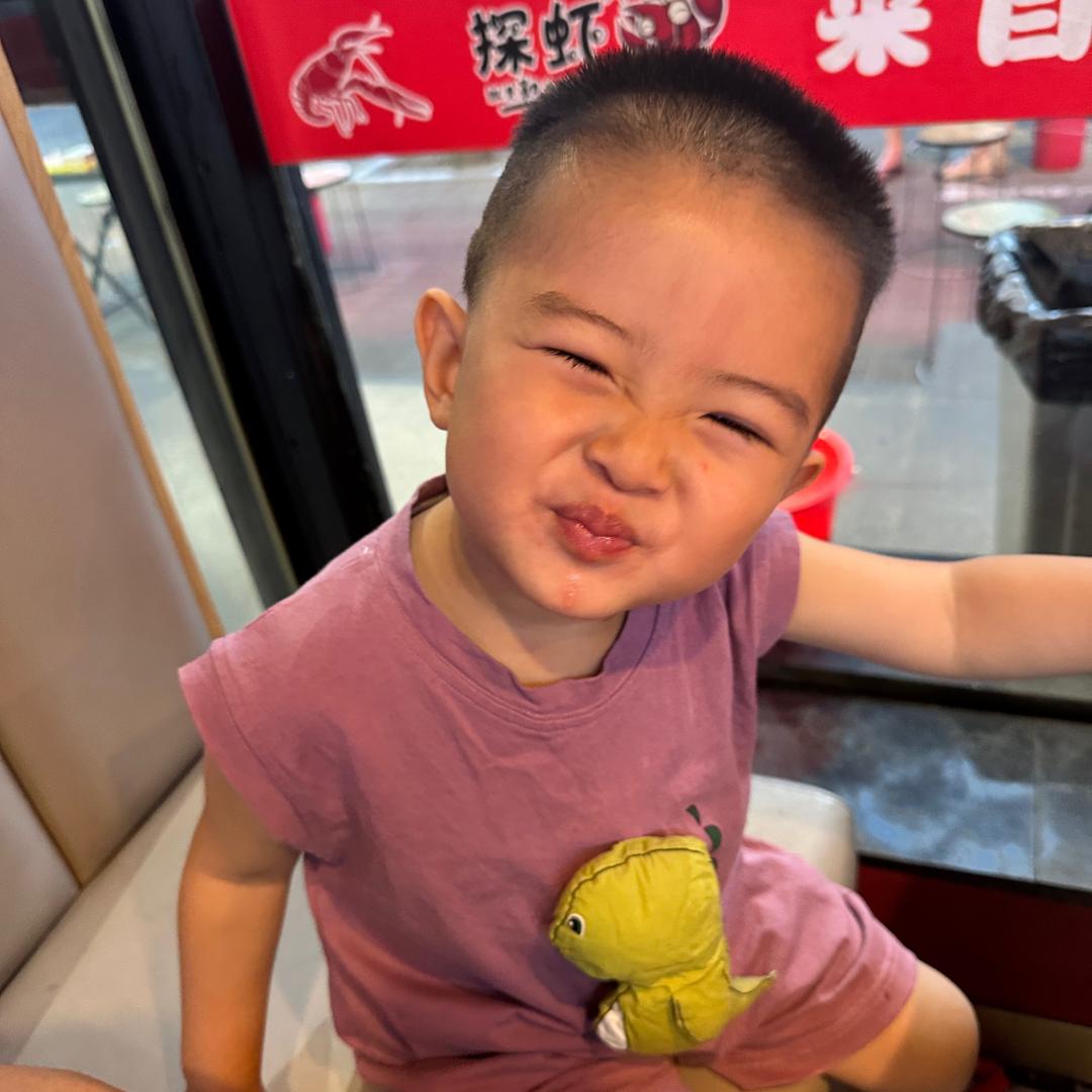 小皮皮爱吃肉