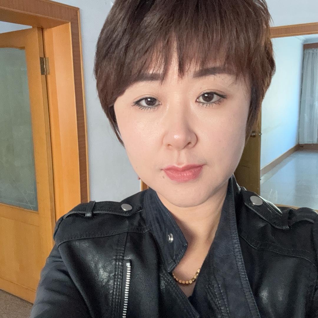 海城体育场摆摊卖龙虾的月姐