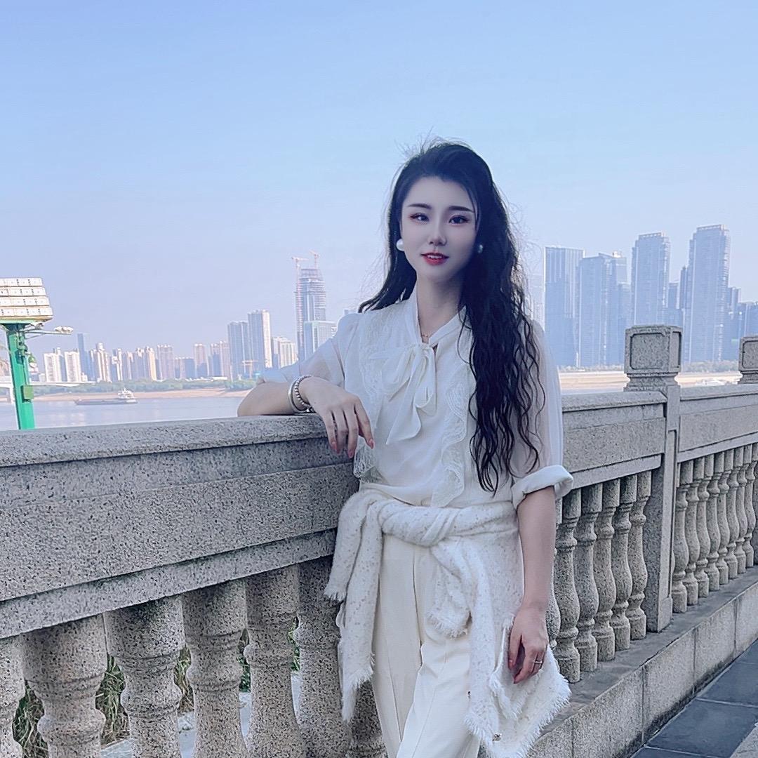 伊伊轻奢女装