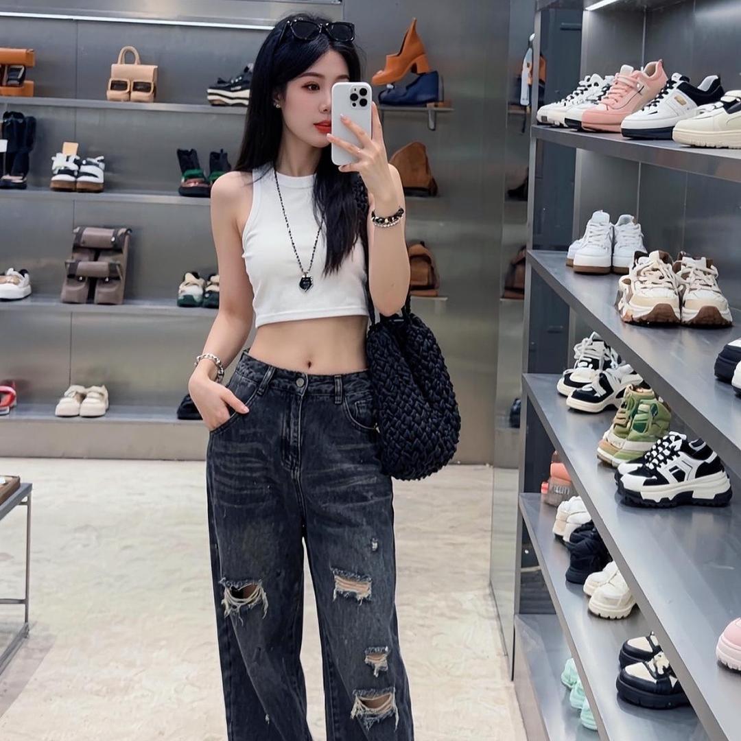 Y·•.