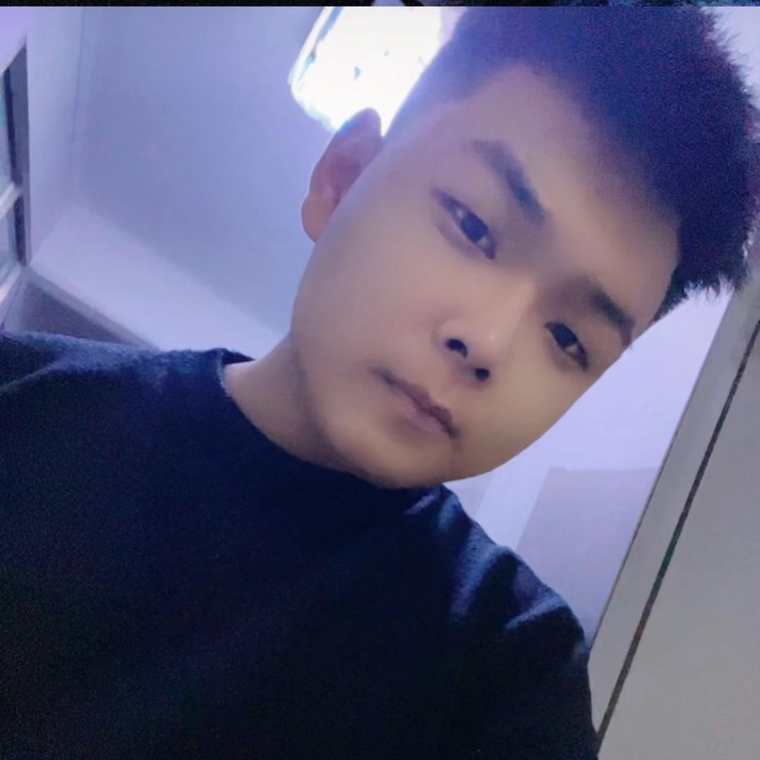 爱穿长袖的男孩