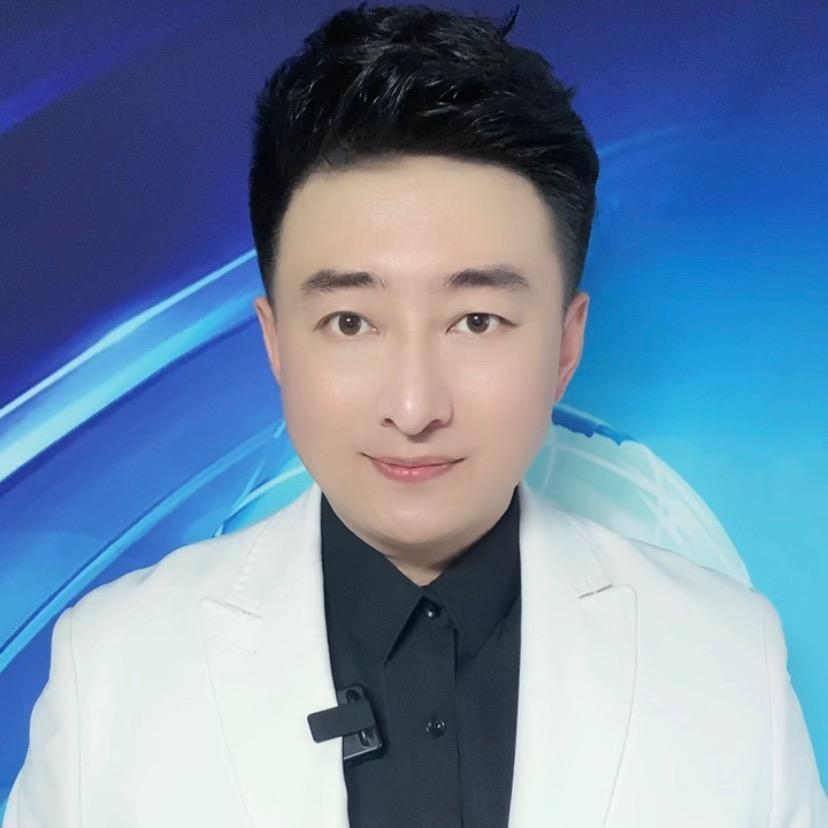 主持人李鹏