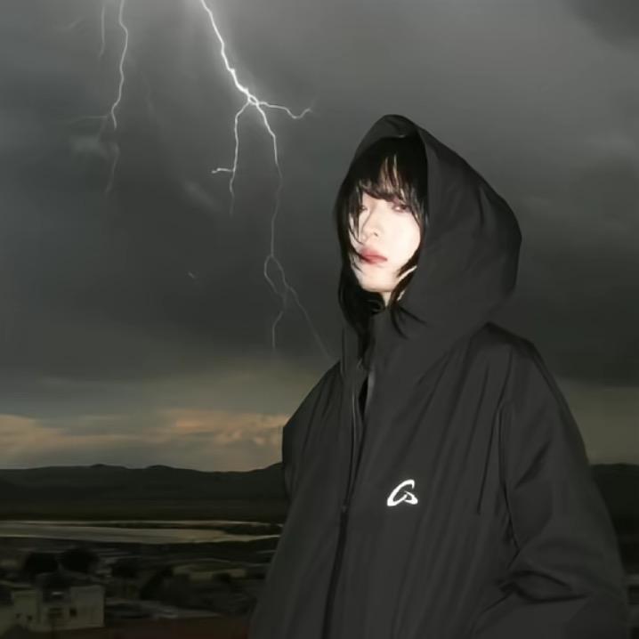 Q^
