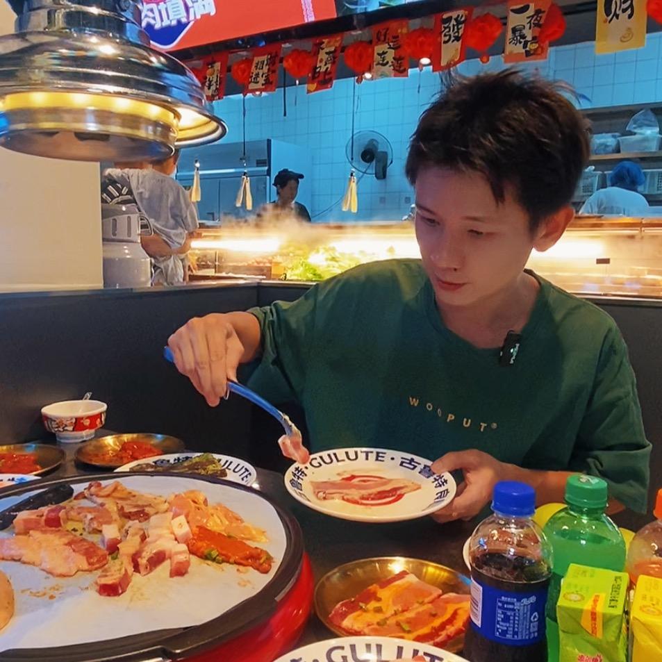 老王嘎嘎嘎