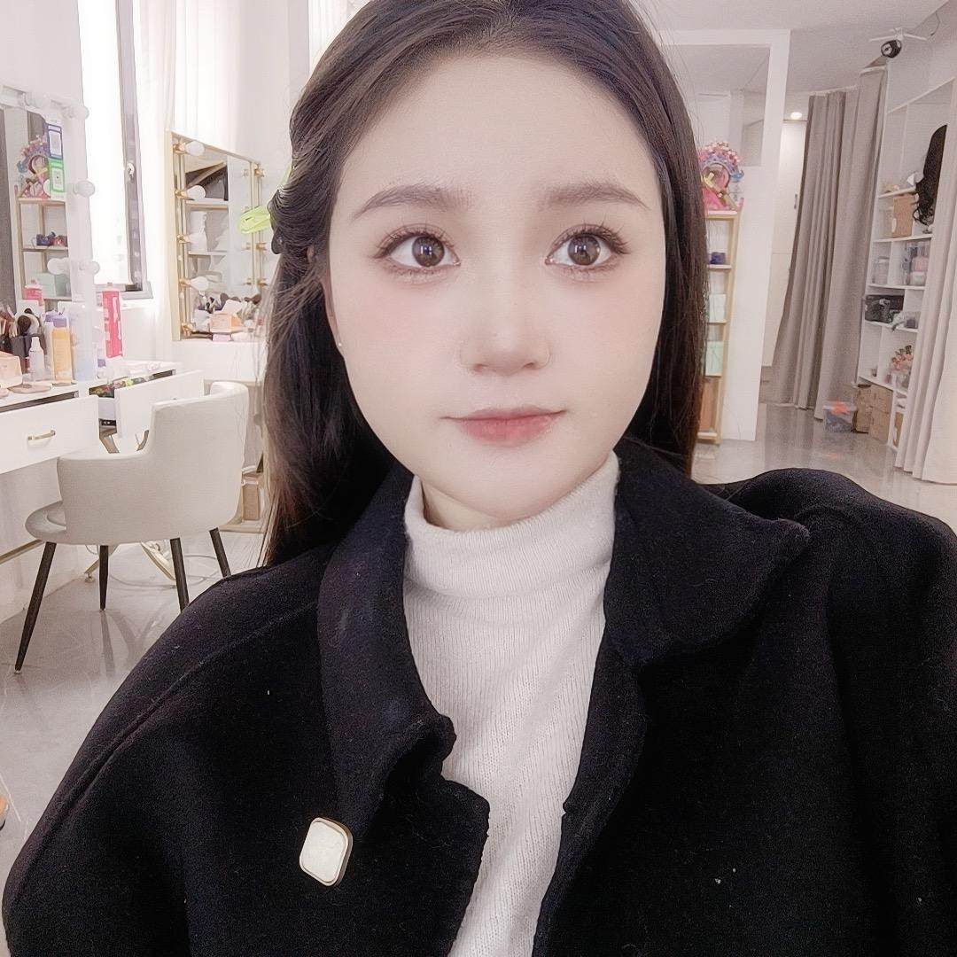 小爽在吃糖