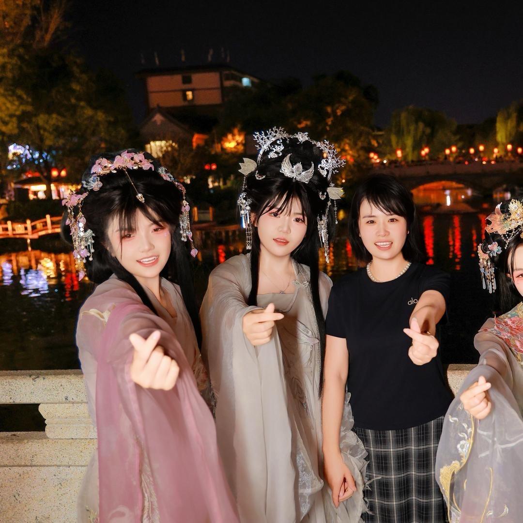 Miss 闫
