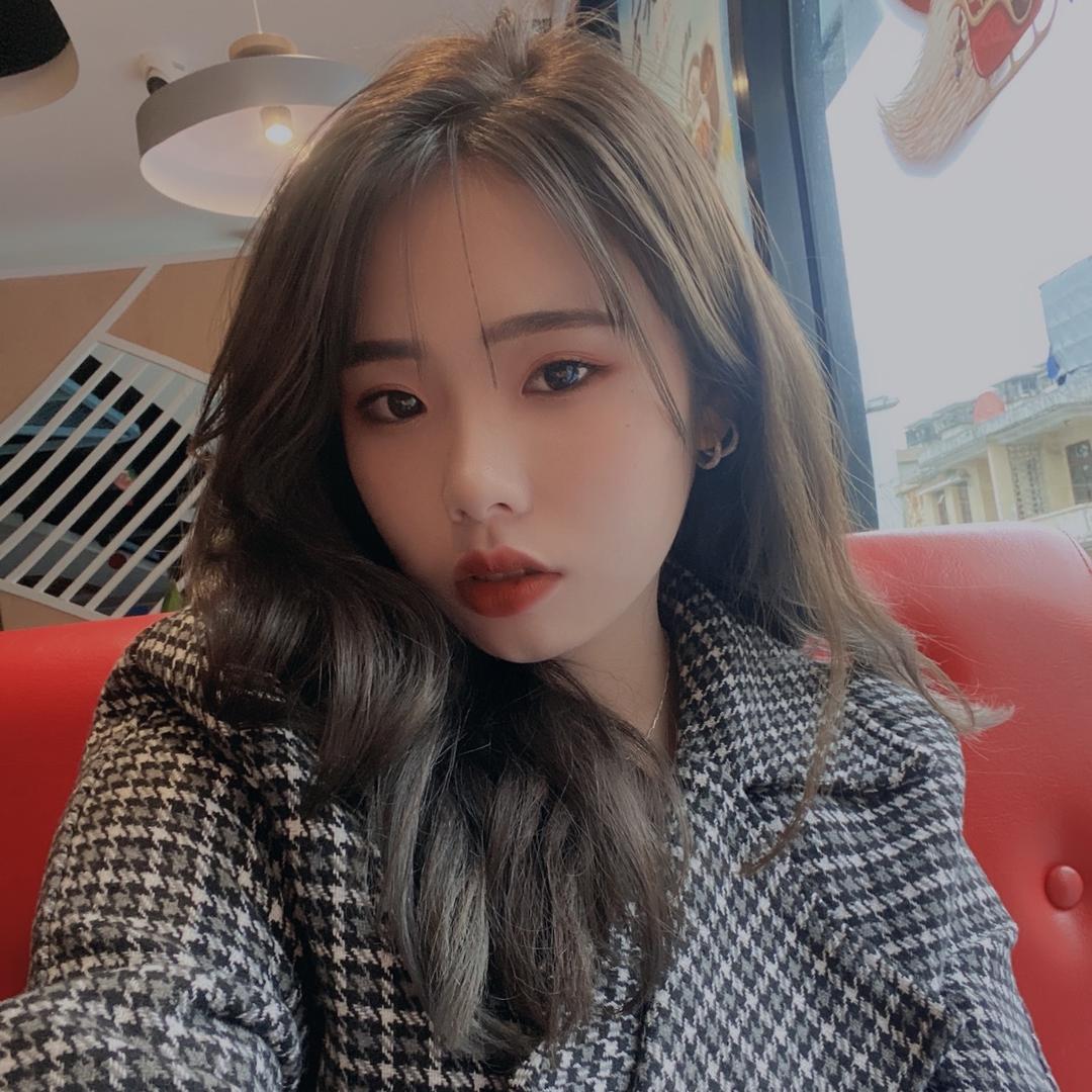 小莹♡̆̈