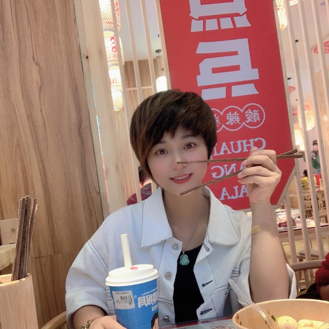 化妆师英子