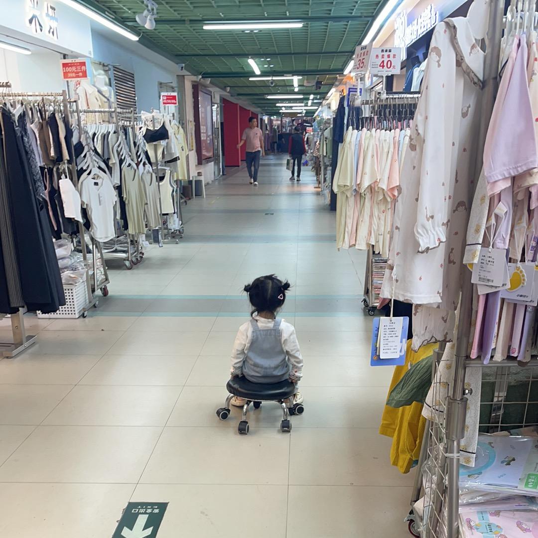 艾伊童装屋