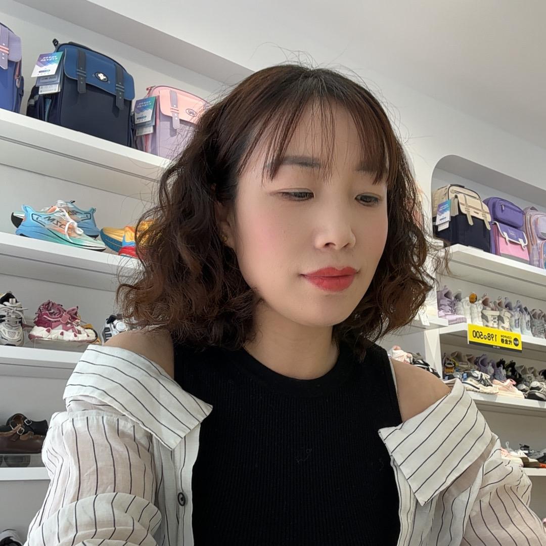 靖安玥小兔童装