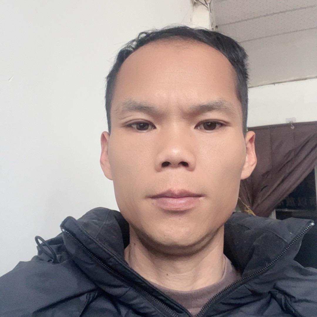 在襄阳卧龙路开手机店的小吴