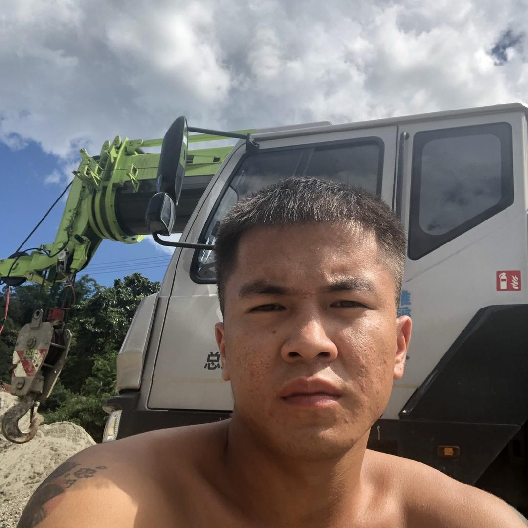 龙陵義和吊装  廖光凤