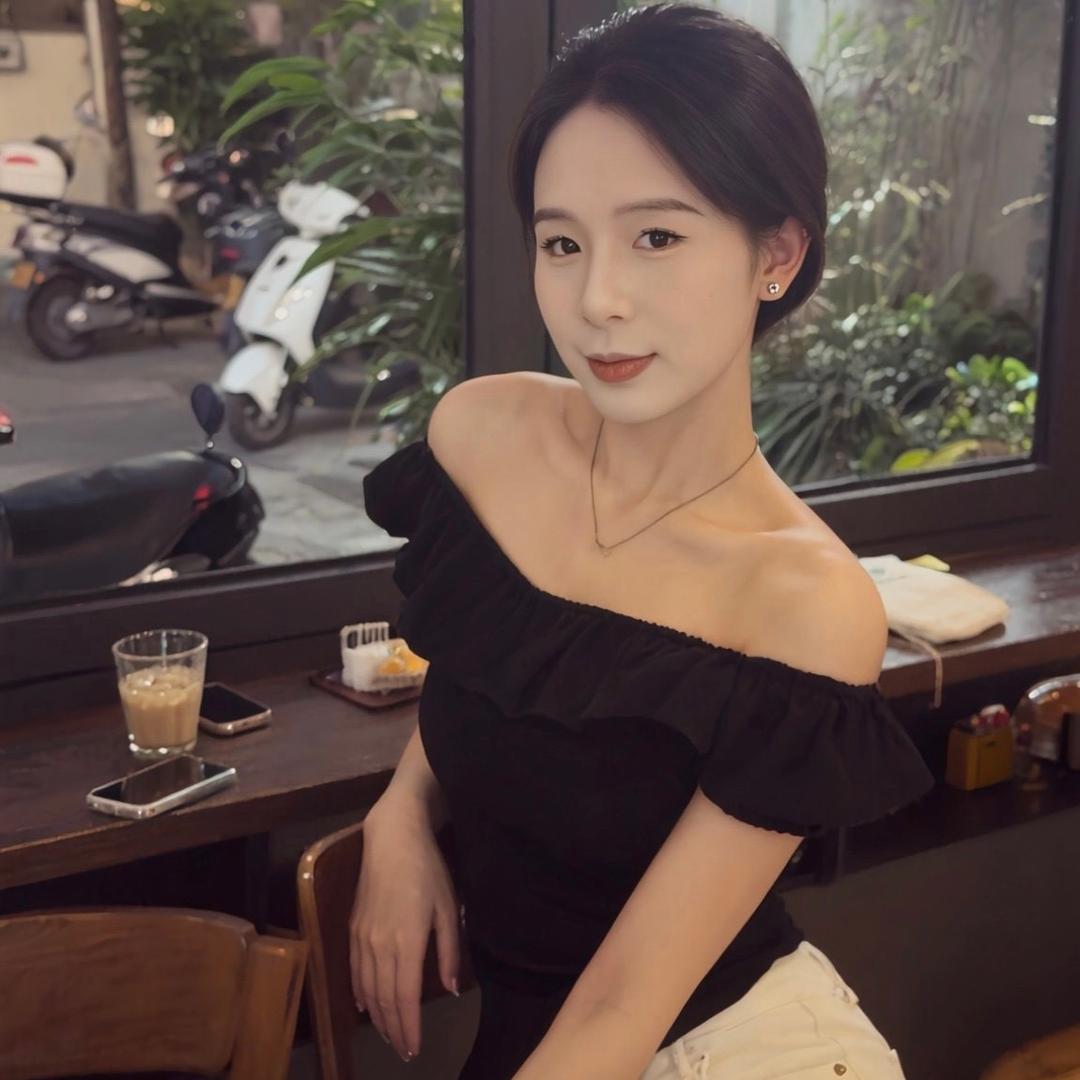 好 来 玉 小 姐.