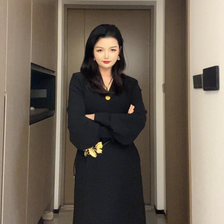 爱臭美的赵赵