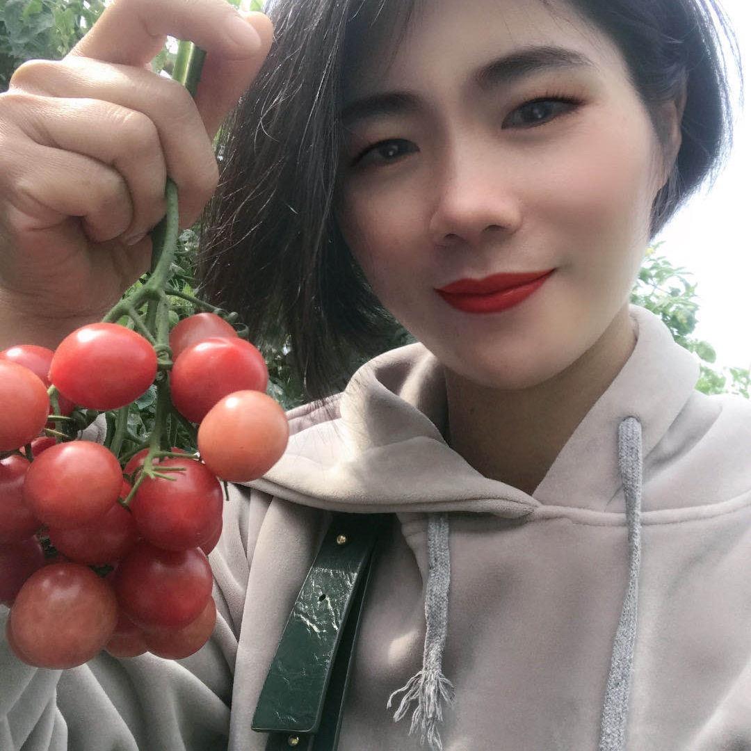 短发^^女孩