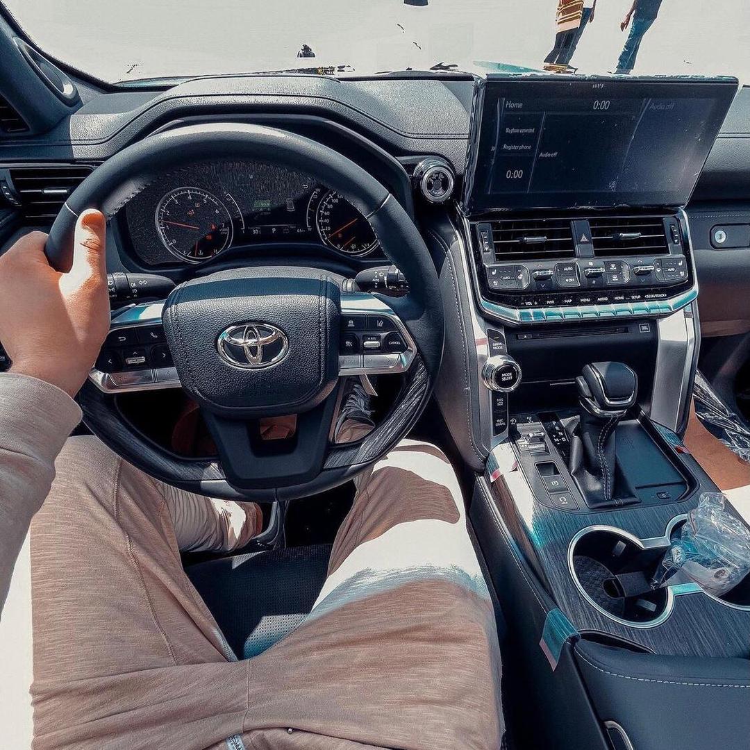 卍  把球传给内马尔