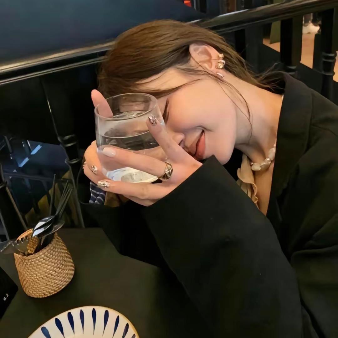 依依